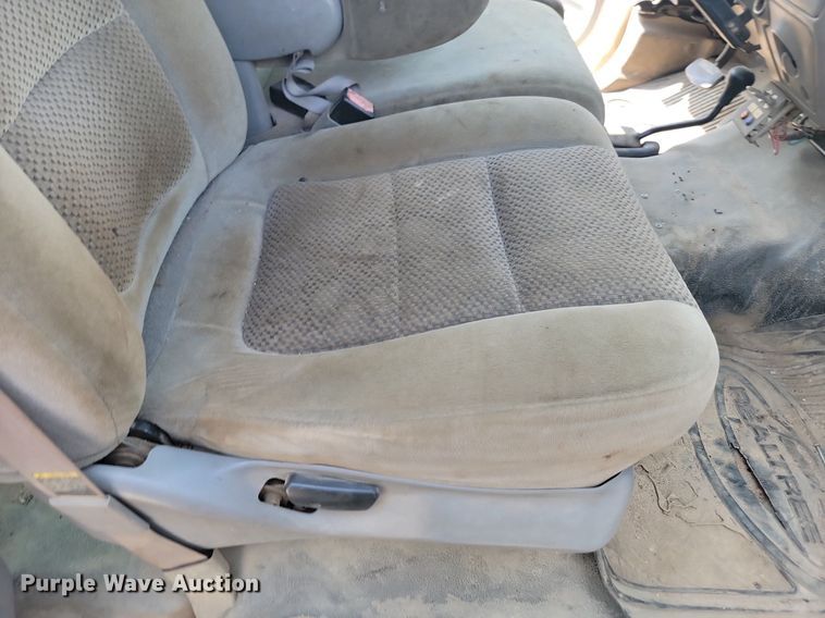 image for item LQ9253 2001  Ford F350 Super Duty  Crew cab flatbed pickup truck