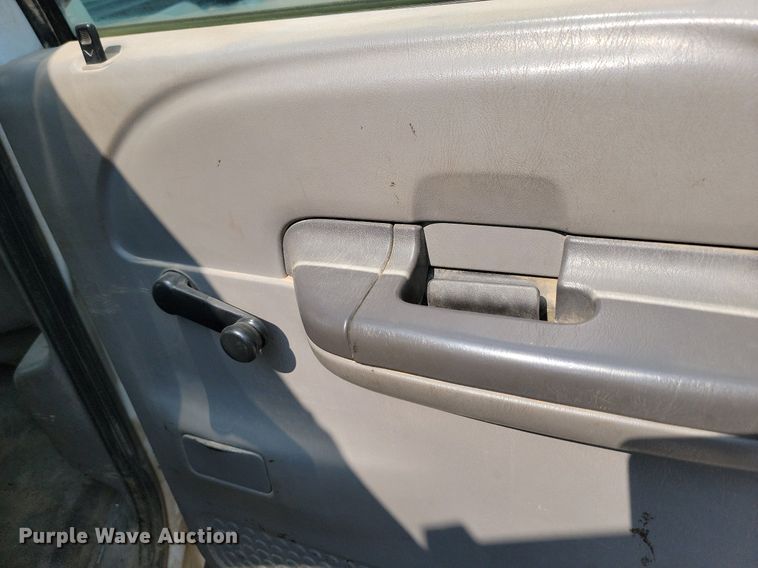 image for item LQ9253 2001  Ford F350 Super Duty  Crew cab flatbed pickup truck