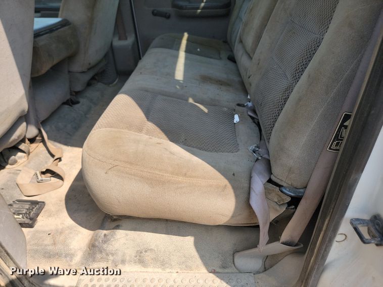 image for item LQ9253 2001  Ford F350 Super Duty  Crew cab flatbed pickup truck