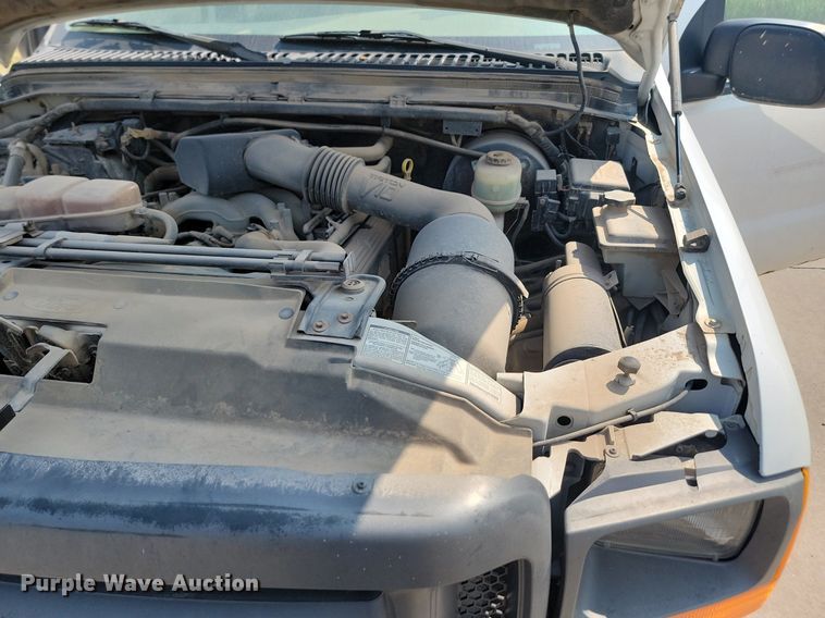 image for item LQ9253 2001  Ford F350 Super Duty  Crew cab flatbed pickup truck