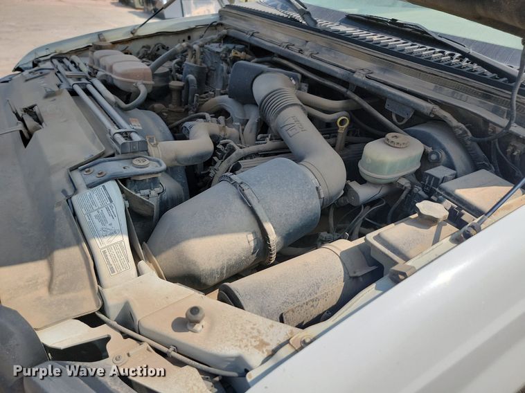 image for item LQ9253 2001  Ford F350 Super Duty  Crew cab flatbed pickup truck