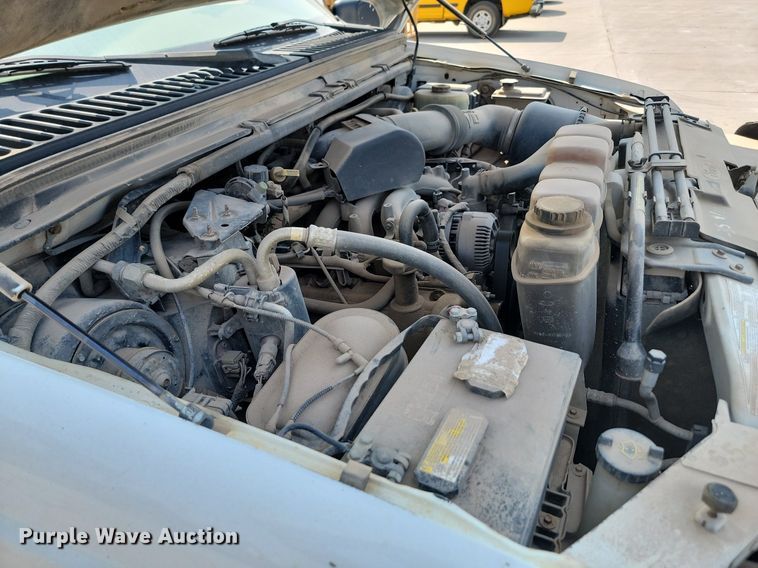 image for item LQ9253 2001  Ford F350 Super Duty  Crew cab flatbed pickup truck