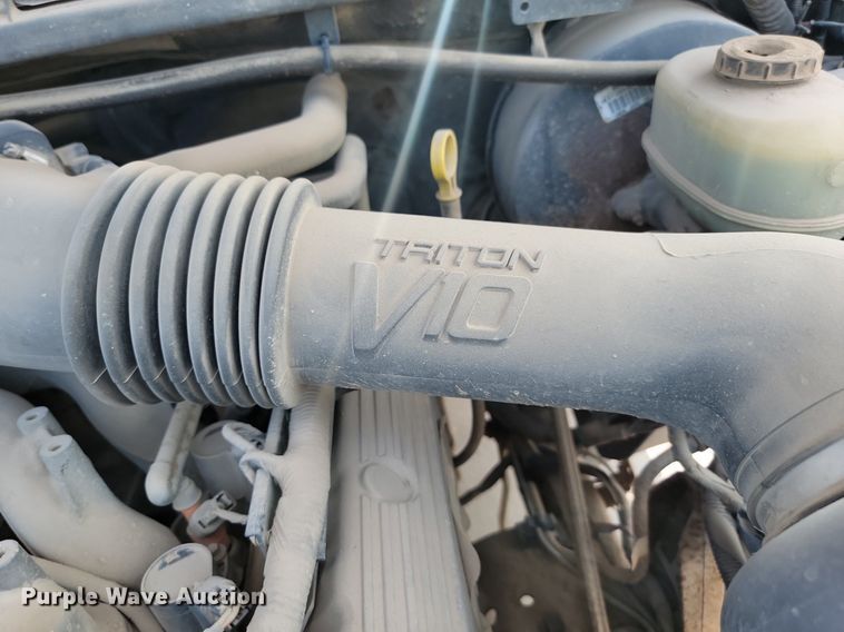 image for item LQ9253 2001  Ford F350 Super Duty  Crew cab flatbed pickup truck