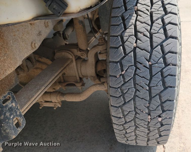 image for item LQ9253 2001  Ford F350 Super Duty  Crew cab flatbed pickup truck