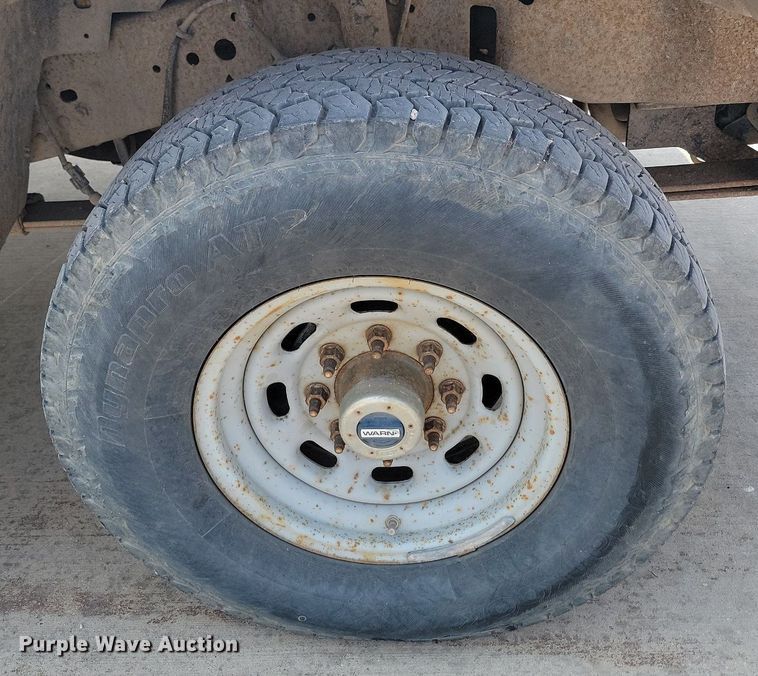 image for item LQ9253 2001  Ford F350 Super Duty  Crew cab flatbed pickup truck