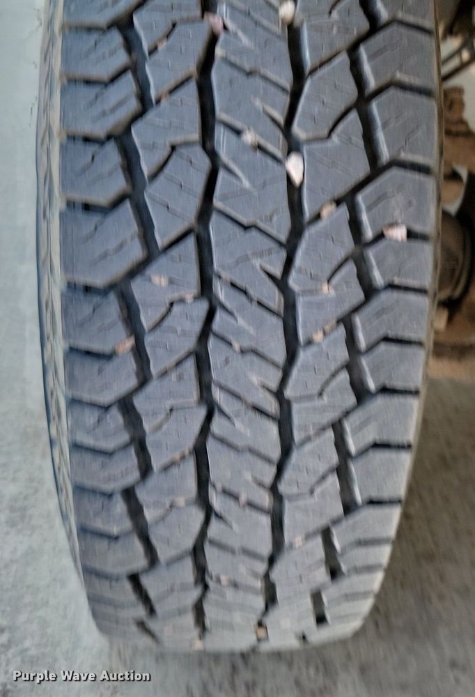 image for item LQ9253 2001  Ford F350 Super Duty  Crew cab flatbed pickup truck