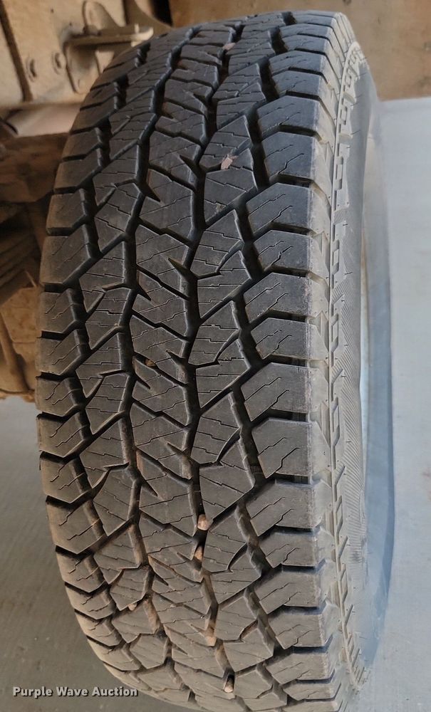 image for item LQ9253 2001  Ford F350 Super Duty  Crew cab flatbed pickup truck