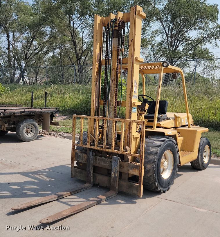 image for item LQ9254 Clark  forklift