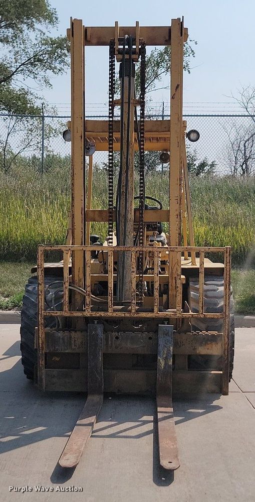 image for item LQ9254 Clark  forklift