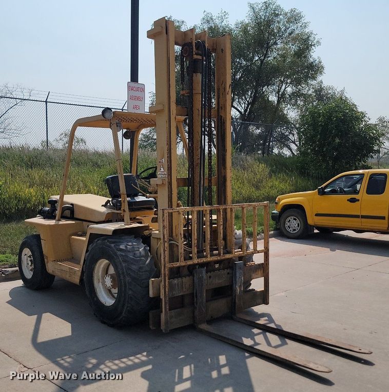 image for item LQ9254 Clark  forklift