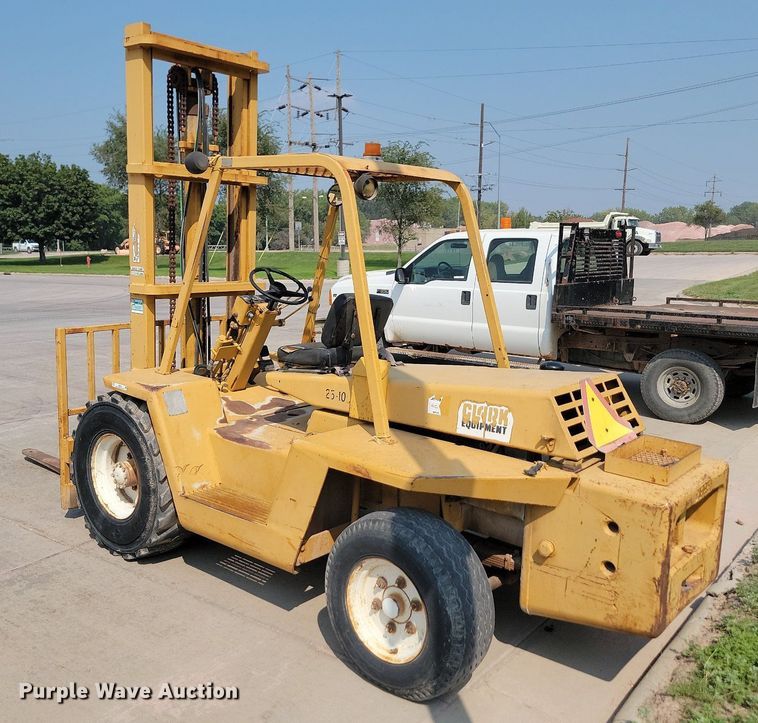 image for item LQ9254 Clark  forklift