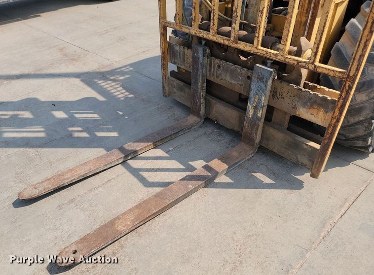 image for item LQ9254 Clark  forklift