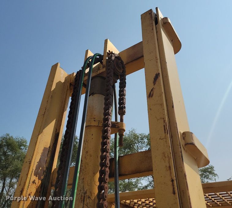 image for item LQ9254 Clark  forklift