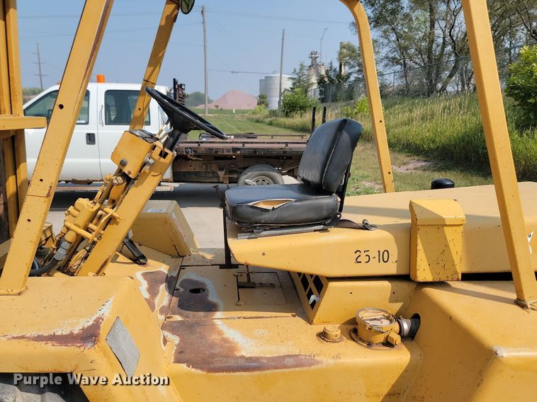 image for item LQ9254 Clark  forklift