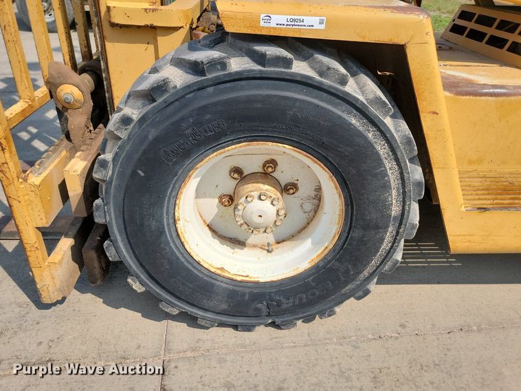 image for item LQ9254 Clark  forklift