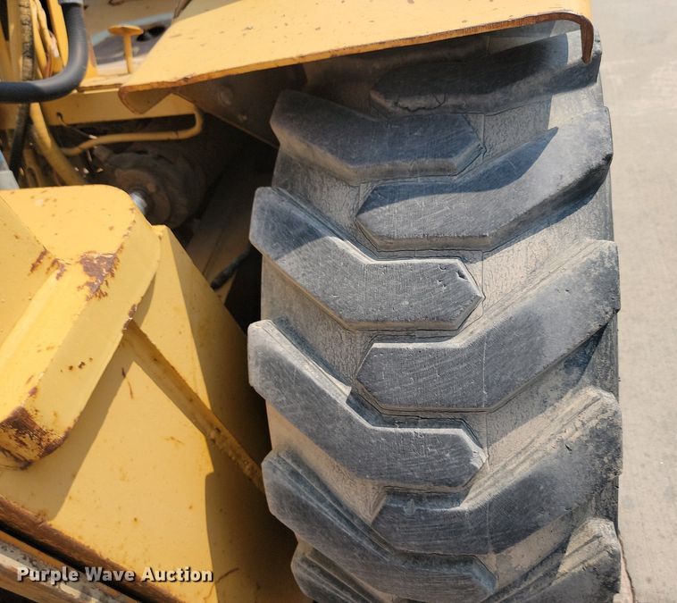 image for item LQ9254 Clark  forklift