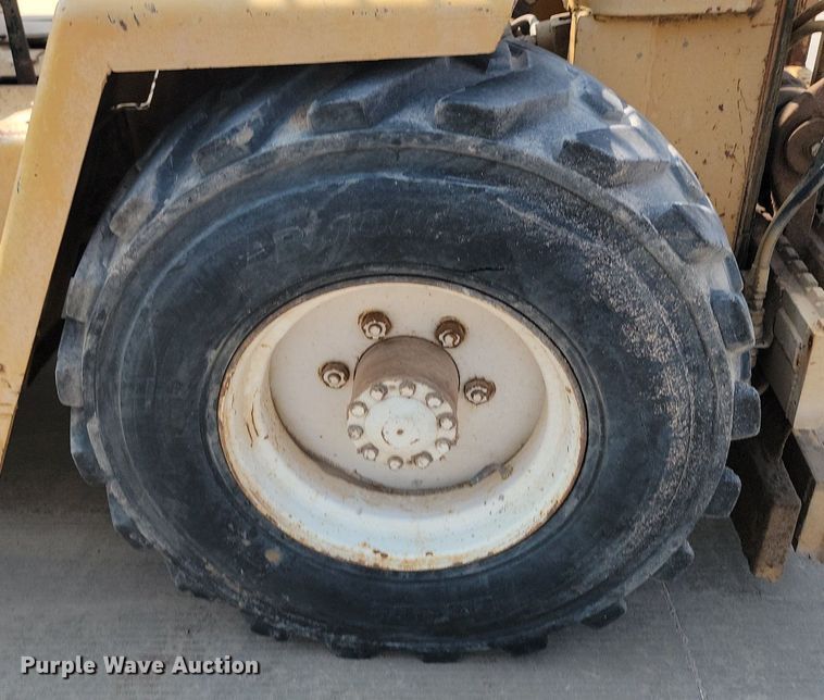 image for item LQ9254 Clark  forklift