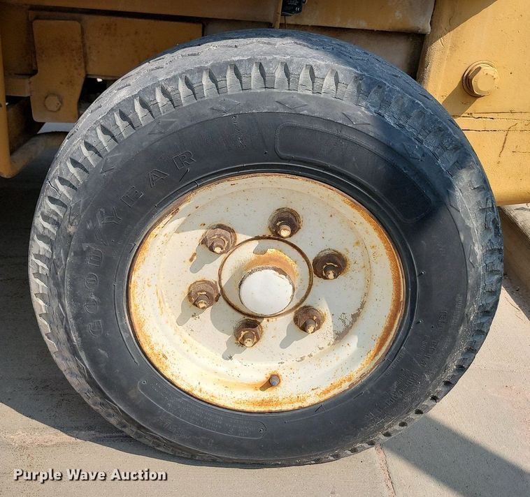 image for item LQ9254 Clark  forklift