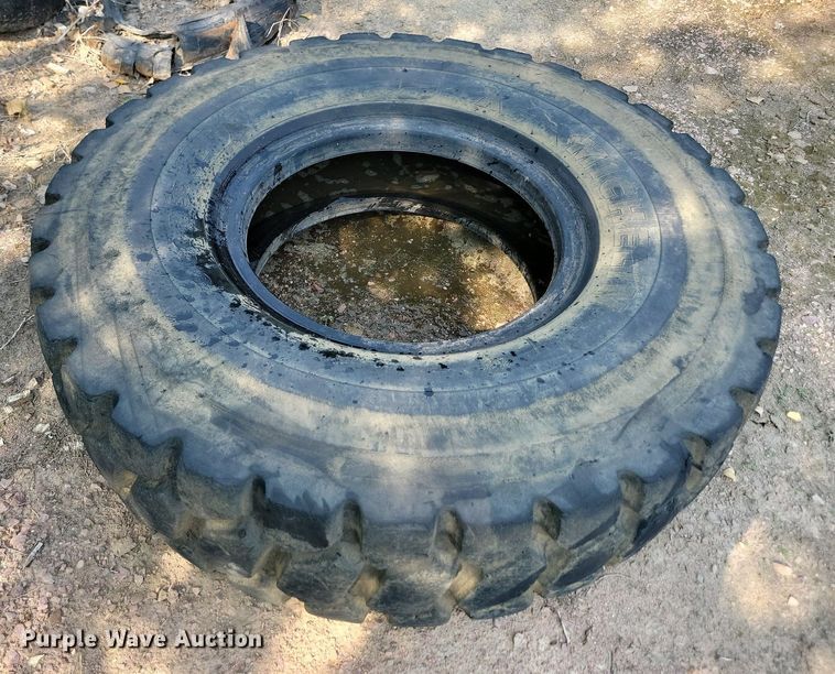 image for item LQ9255 (4) tires