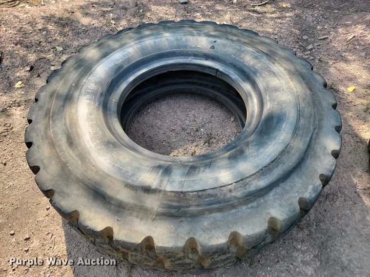 image for item LQ9255 (4) tires