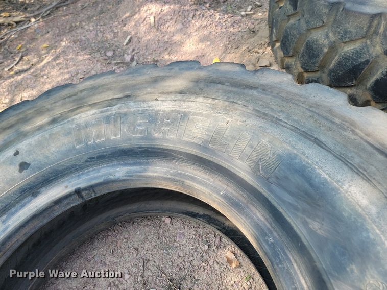 image for item LQ9255 (4) tires