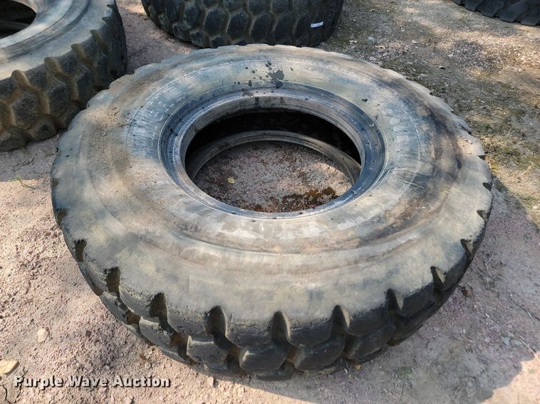 image for item LQ9255 (4) tires