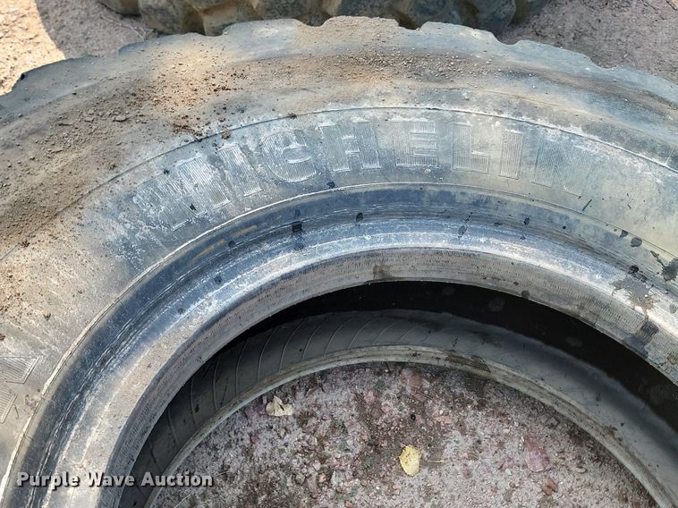 image for item LQ9255 (4) tires