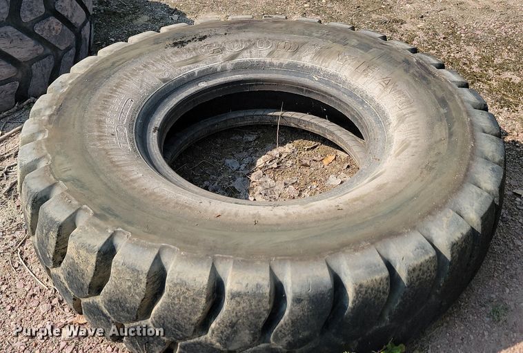 image for item LQ9255 (4) tires