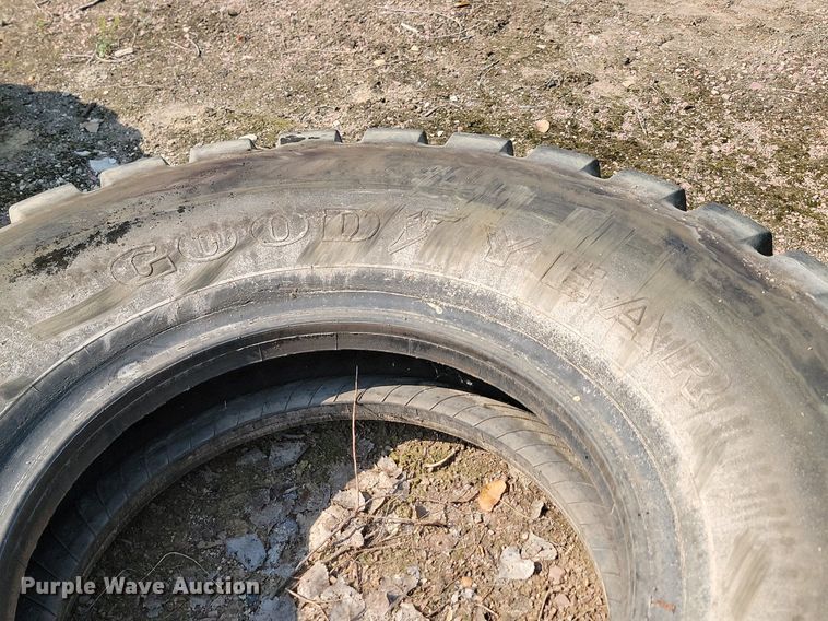 image for item LQ9255 (4) tires