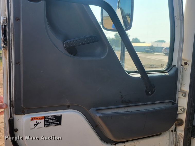 image for item LQ9256 2004 Sterling Condor  refuse truck