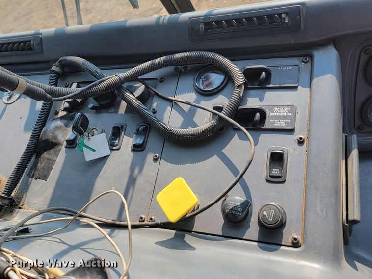 image for item LQ9256 2004 Sterling Condor  refuse truck