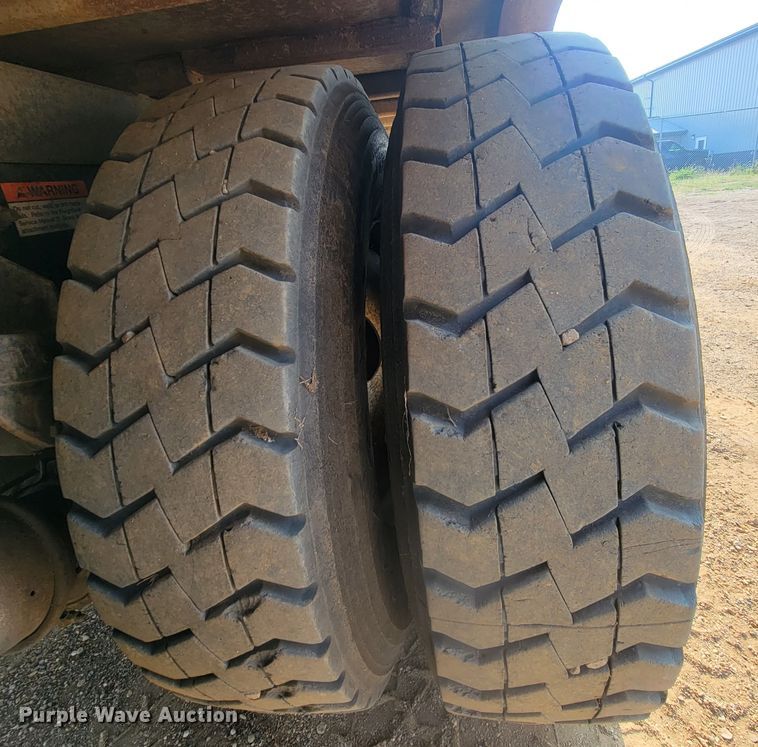 image for item LQ9256 2004 Sterling Condor  refuse truck