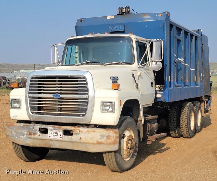 image for item LQ9257 1994 Ford L8000  refuse truck