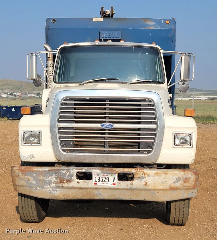 image for item LQ9257 1994 Ford L8000  refuse truck
