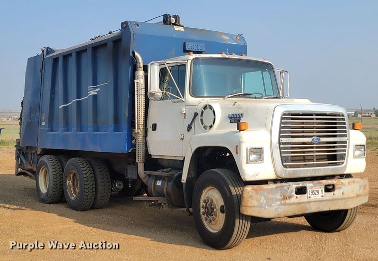image for item LQ9257 1994 Ford L8000  refuse truck