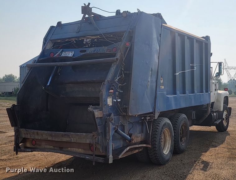 image for item LQ9257 1994 Ford L8000  refuse truck