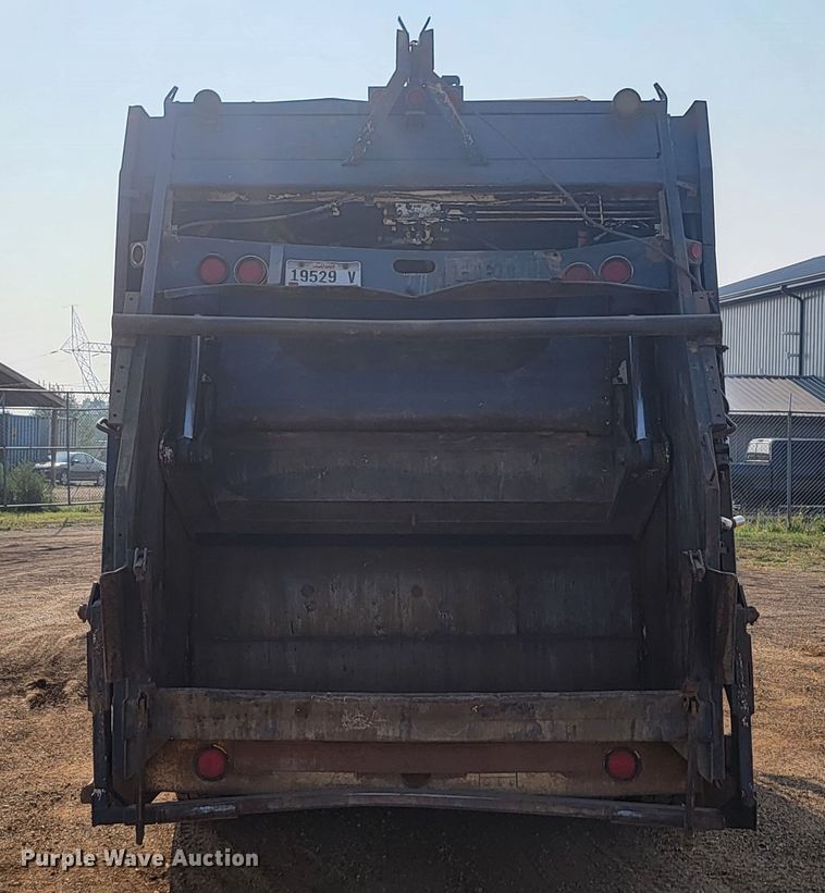 image for item LQ9257 1994 Ford L8000  refuse truck