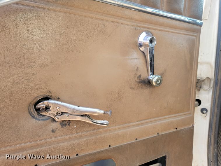 image for item LQ9257 1994 Ford L8000  refuse truck