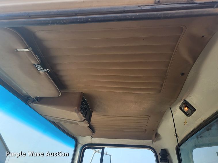 image for item LQ9257 1994 Ford L8000  refuse truck