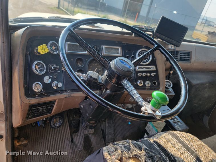 image for item LQ9257 1994 Ford L8000  refuse truck