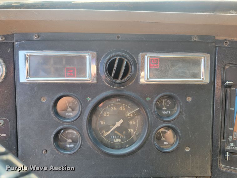 image for item LQ9257 1994 Ford L8000  refuse truck