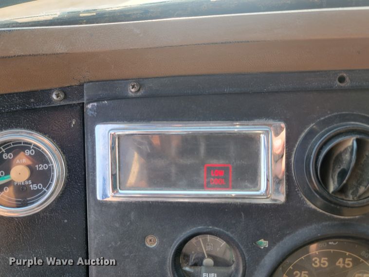 image for item LQ9257 1994 Ford L8000  refuse truck