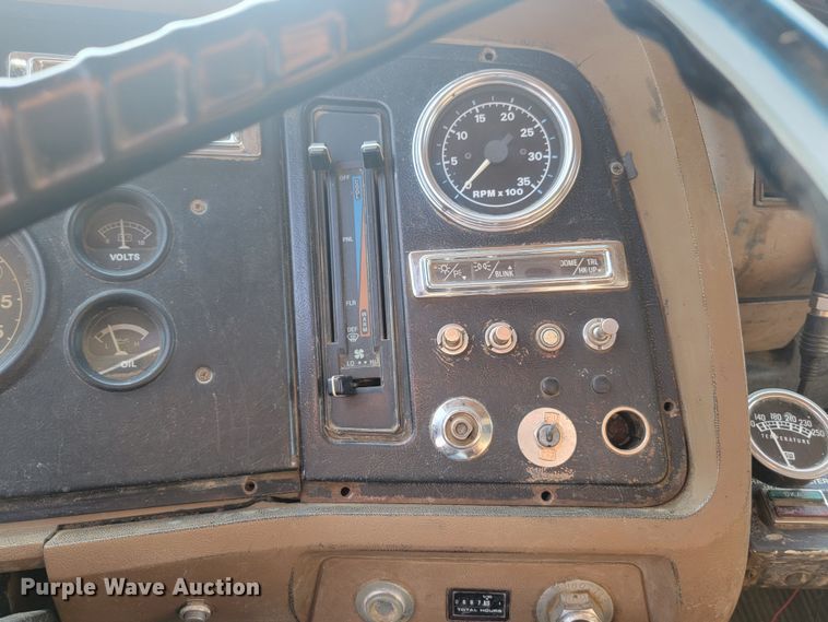 image for item LQ9257 1994 Ford L8000  refuse truck