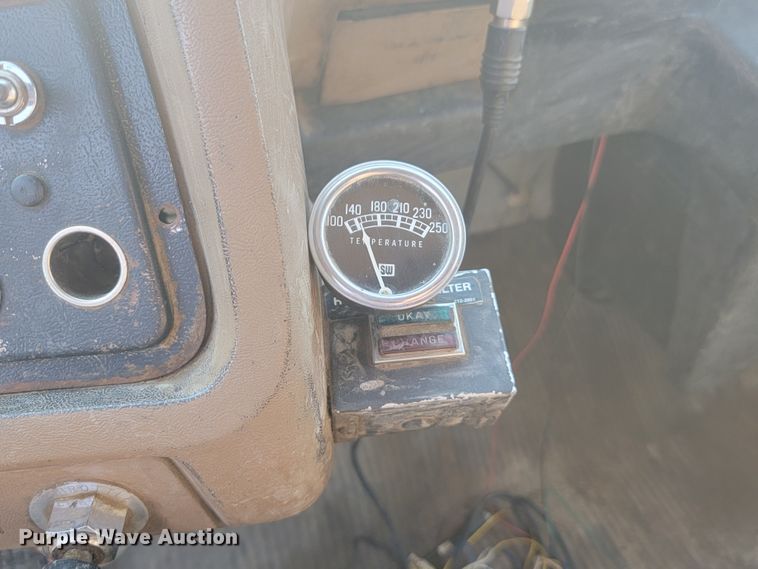 image for item LQ9257 1994 Ford L8000  refuse truck