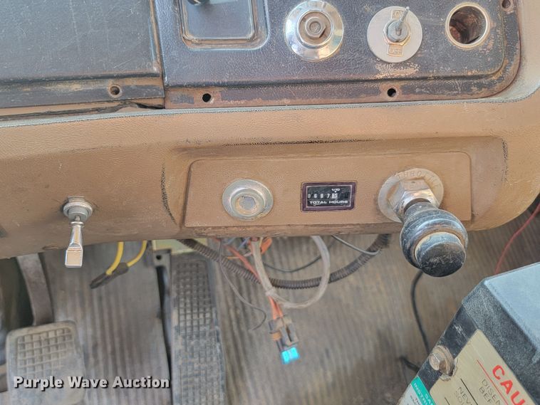 image for item LQ9257 1994 Ford L8000  refuse truck