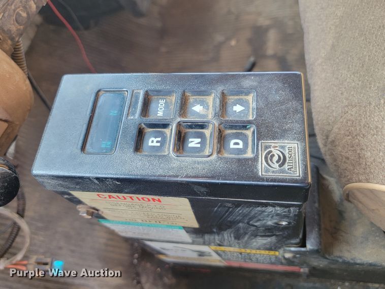 image for item LQ9257 1994 Ford L8000  refuse truck