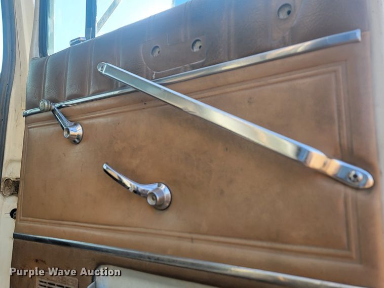 image for item LQ9257 1994 Ford L8000  refuse truck