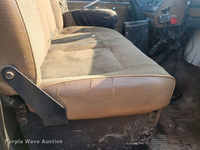 image for item LQ9257 1994 Ford L8000  refuse truck