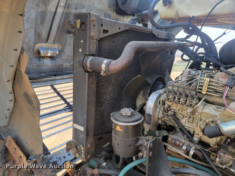 image for item LQ9257 1994 Ford L8000  refuse truck