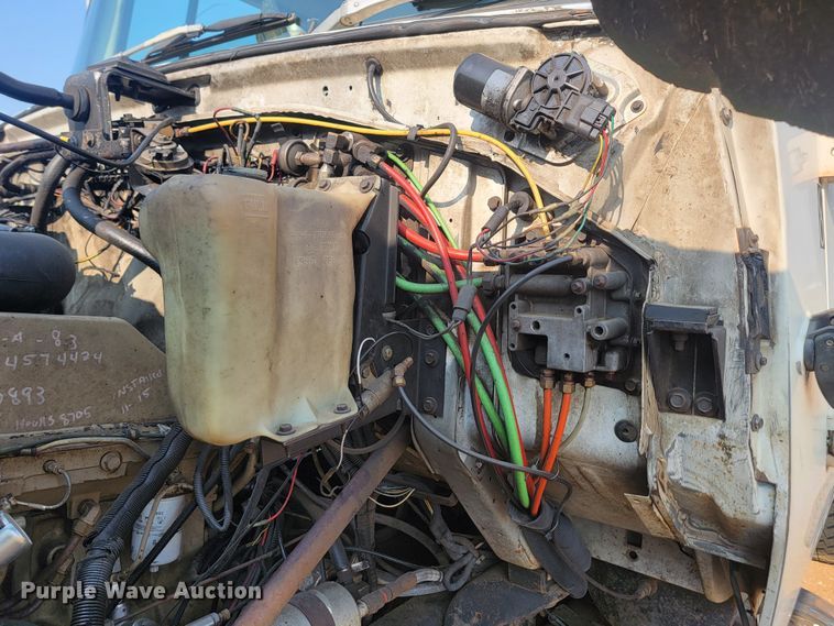 image for item LQ9257 1994 Ford L8000  refuse truck